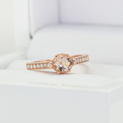 Zásnubní prsten s morganitem a diamanty Volans