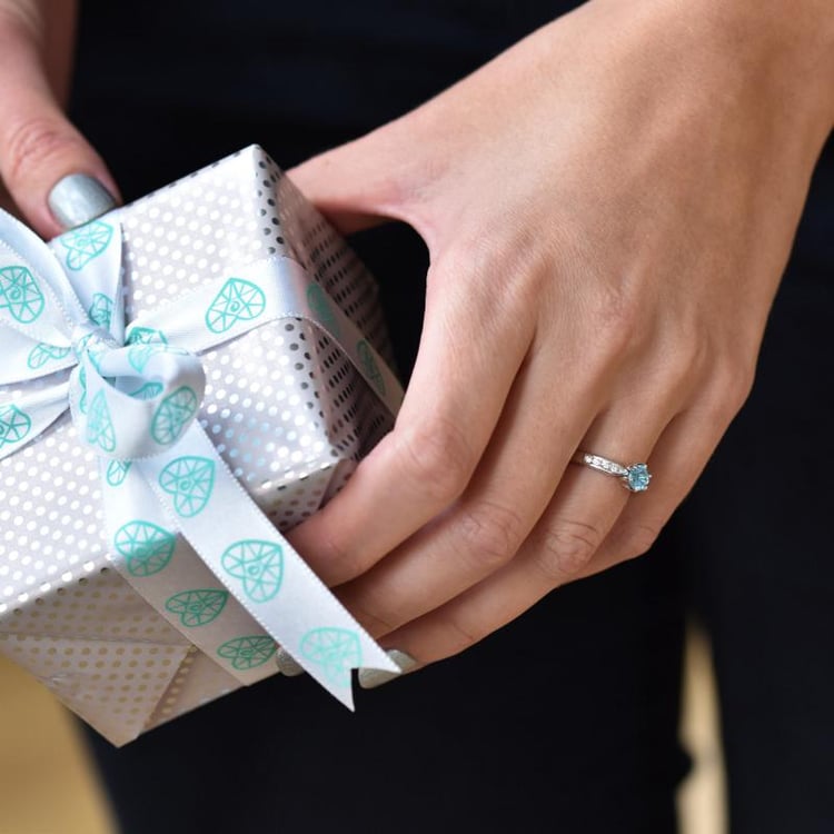 Prsten s modrým topazem 19712