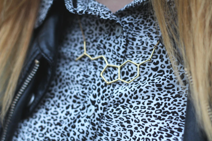 Stříbrný designový náhrdelník 8913