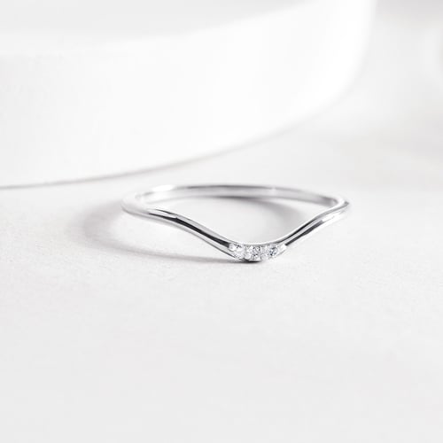 Stříbrný vykrojený prsten se třemi diamanty Cason