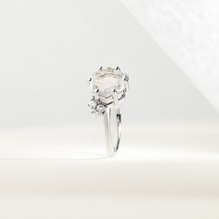 Jedinečný prsten s měsíčním kamenem a moissanity Anita 146293