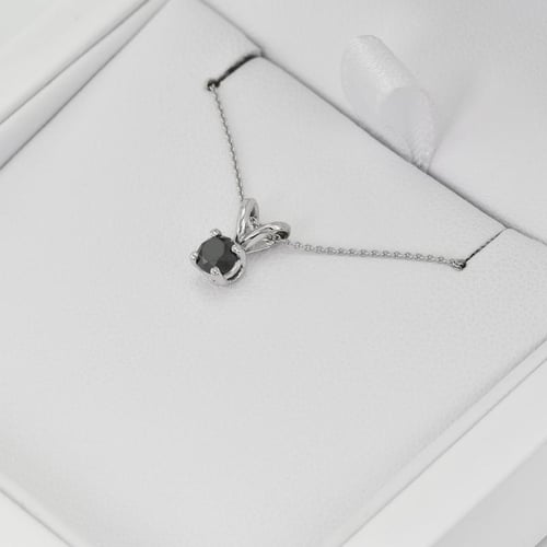 Černý diamant v přívěsku Lalom