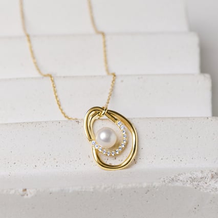 Stříbrný perlový přívěsek s bílými topazy Fenella