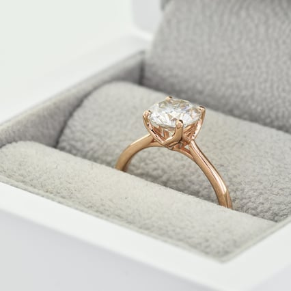 Zásnubní prsten s moissanitem a diamantem Hleene