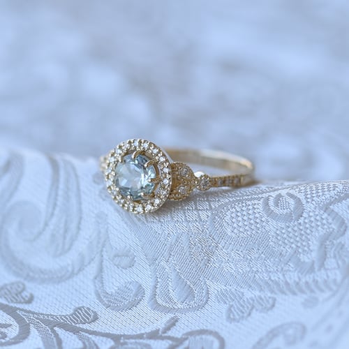 Zásnubní halo prsten s akvamarínem a diamanty Varana