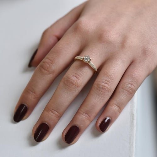 Zásnubní zlatý prsten s lab-grown diamanty Lineas