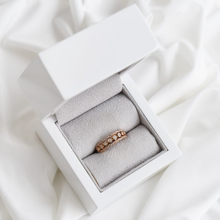 Zlatý prsten s diamanty 92797