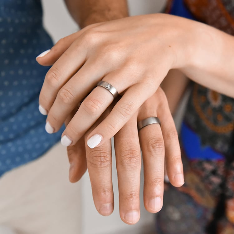 Titanové snubní prsteny s diamantovým srdcem Kamron 107525