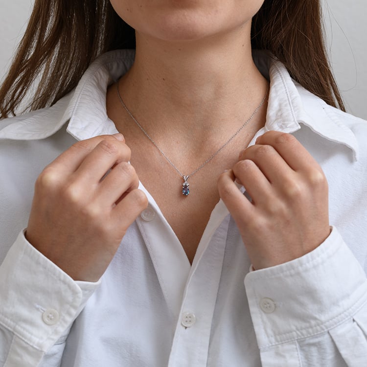 Zlatý přívěsek s tanzanitem a diamanty Tamatha 134150