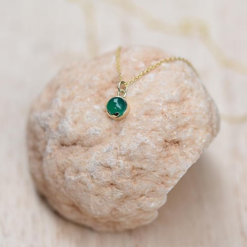 Zlatý přívěsek s cabochon onyxem Azalea