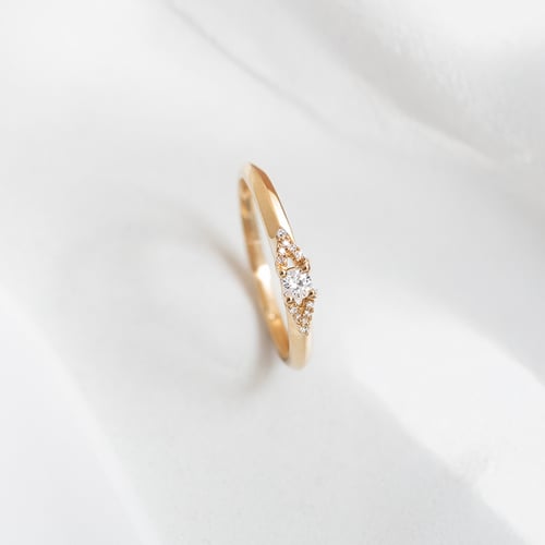 Stříbrný prsten s postranními lab-grown diamanty Redely