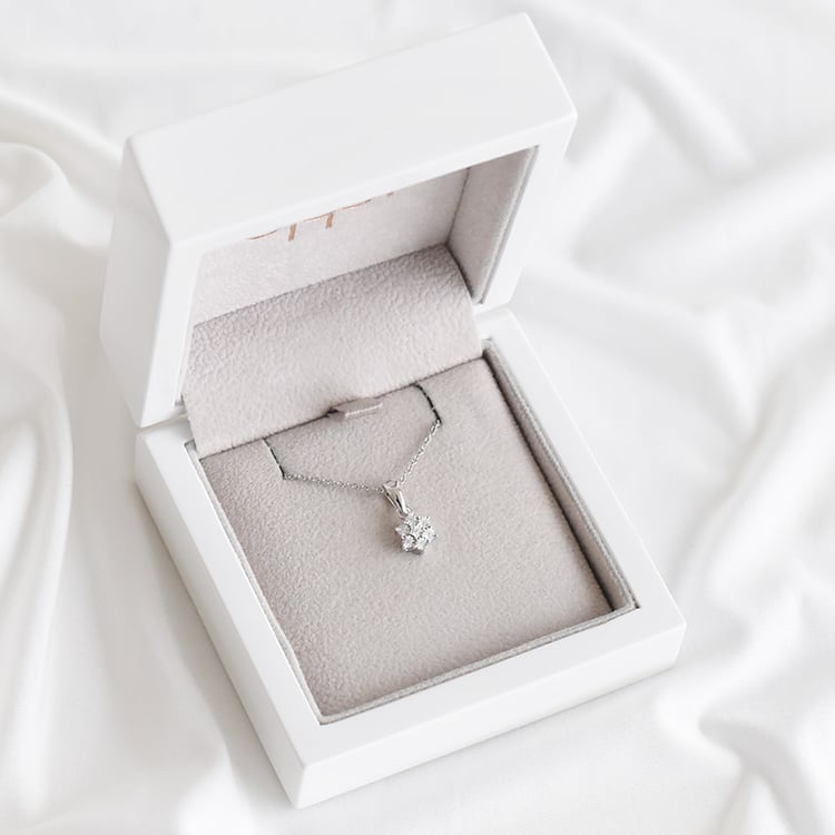 Zlatý náhrdelník s diamanty 93201