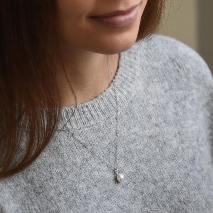 Elegantní zlatý perlový náhrdelník 50230