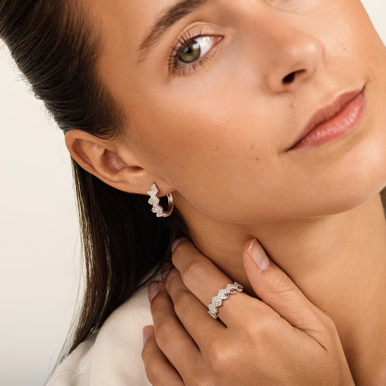 Stříbrné neobvyklé kruhové náušnice s diamanty Alva 162723