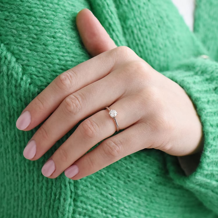 Prsten se srdcovými krapnami ze zlata 91001