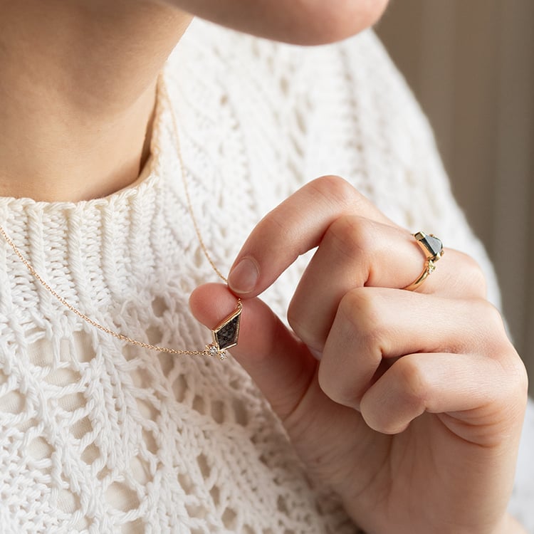 Náhrdelník s dendritickým quartzem a diamanty Milly 135643