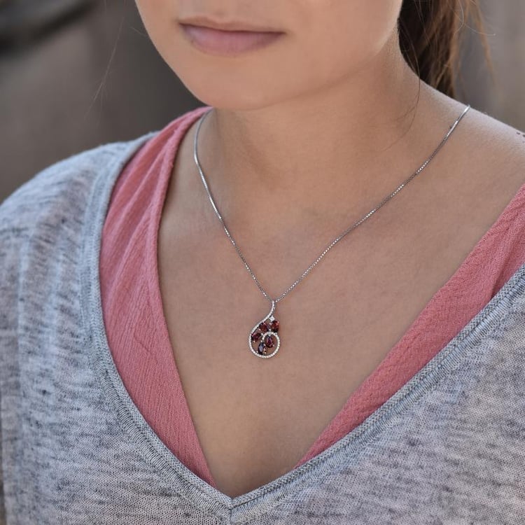 Náhrdelník s granáty 33752