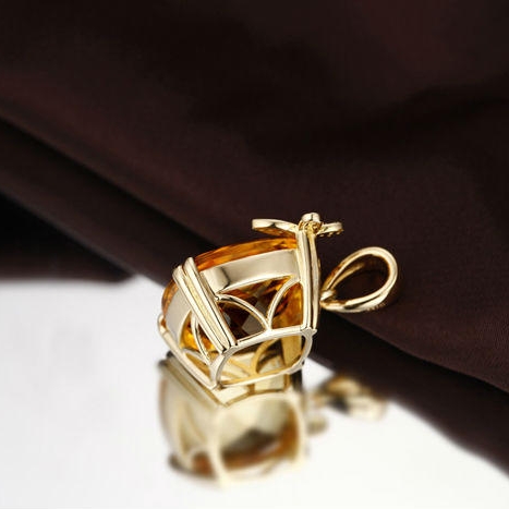 Přívěsek s diamantovým motýlem a citrínem 2138