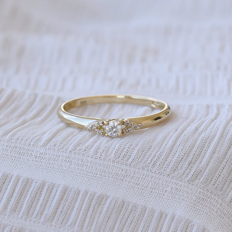 Diamanty ve zlatém prstenu 67993