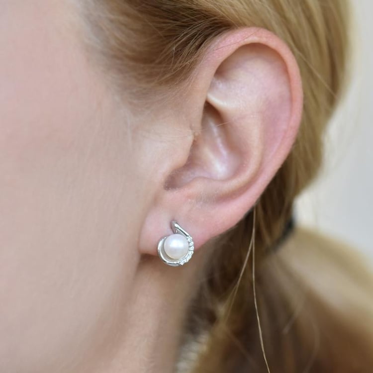 Náušnice s bílými perlami 19194