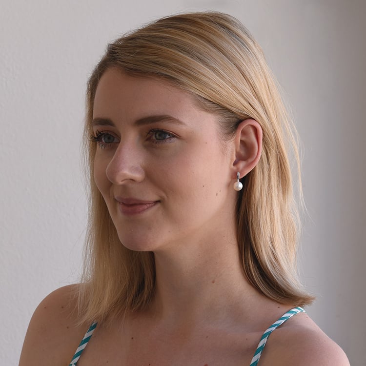 Náušnice s bílými perlami 65625