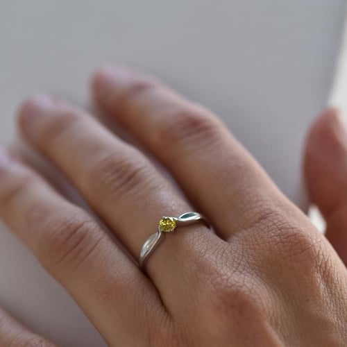 Zásnubní prsten se žlutým diamantem Amrusha