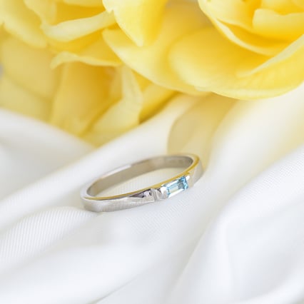 Jemný zlatý prsten se švýcarským topazem Xenia