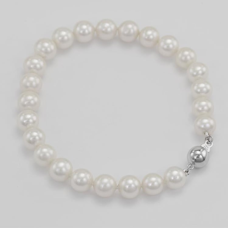 Zlatý náramek s bílými perlami 13497