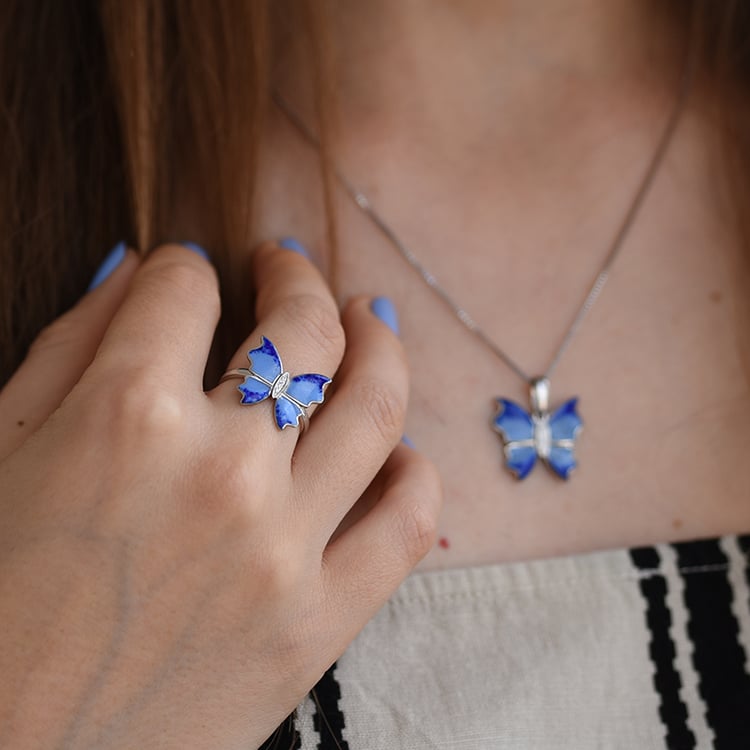 Stříbrný prsten s enamelovým motýlem 64092