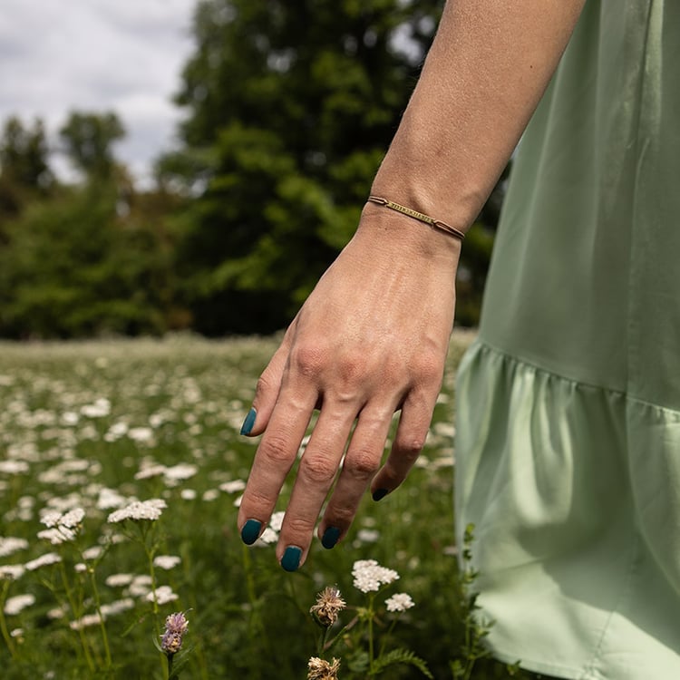 Šňůrkový náramek s gravírem Bar 108783