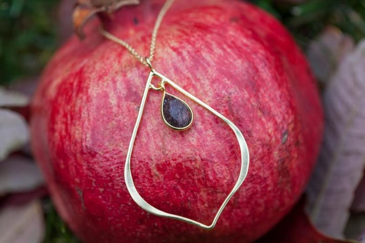 Náhrdelník ze stříbra s drahokamem 7367