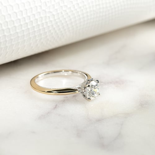 Zásnubní prsten s postranními diamanty Libby