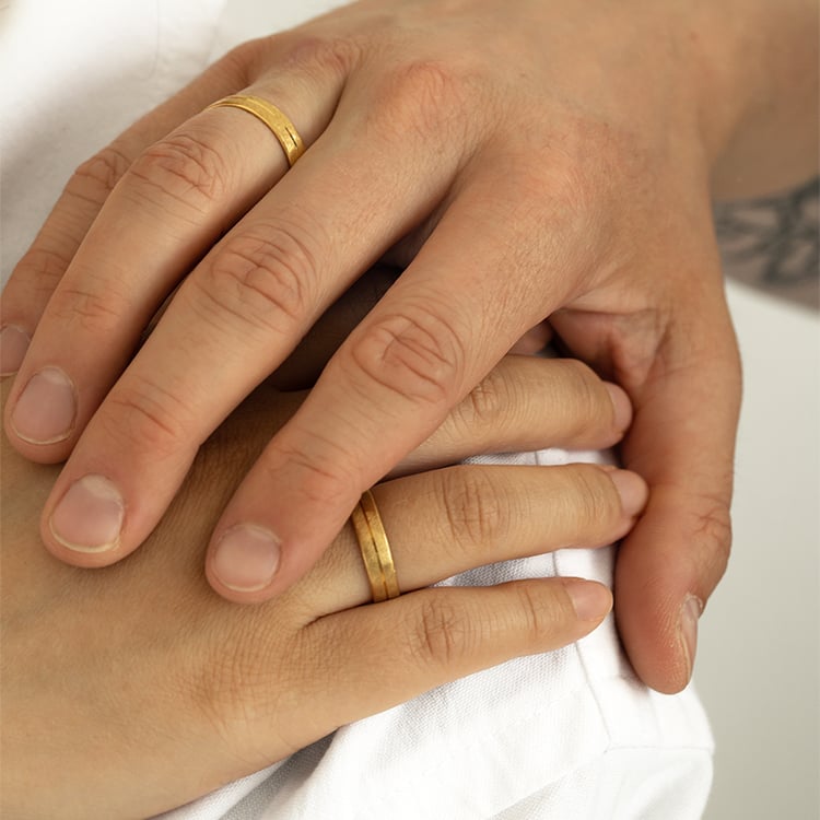 Škrábané snubní prsteny ze zlata Alesha 121795