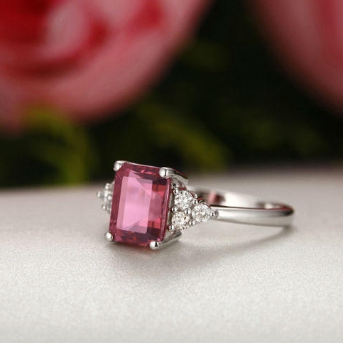 Prsten s drahokamem a diamanty 2418