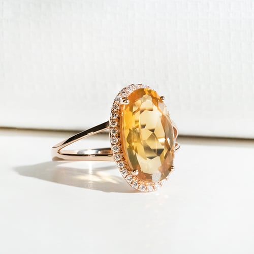 Půvabný zlatý prsten s 5ct citrínem a diamanty Aiofe