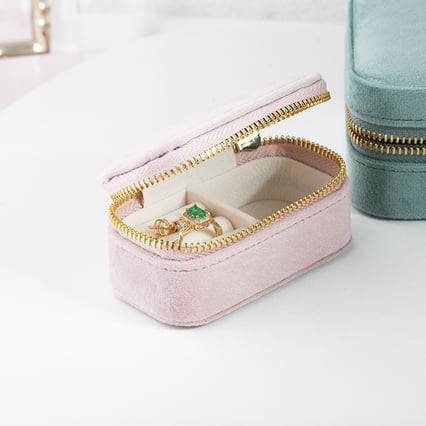 Malá růžová cestovní šperkovnice Safey