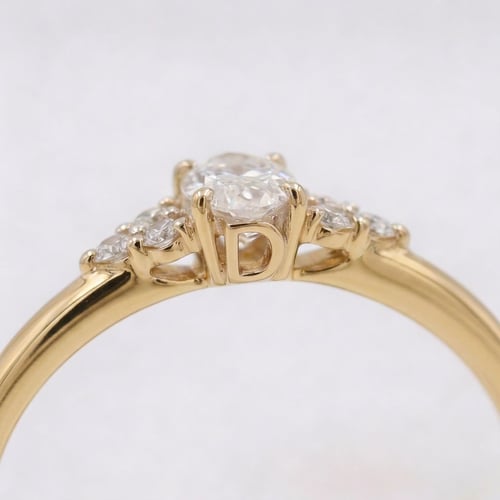 Zásnubní prsten s výběrem písmene a diamanty Sheldo