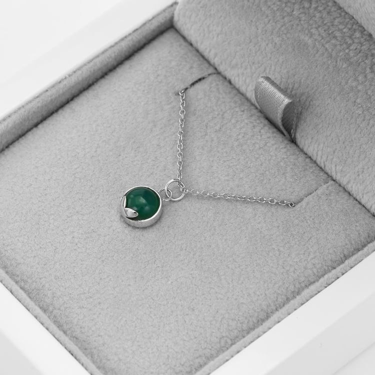 Náhrdelník s onyxem z bílého zlata 50940