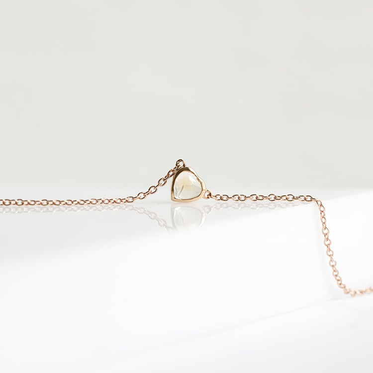 Náhrdelník s měsíčním kamenem ve tvaru srdíčka Davila 145407