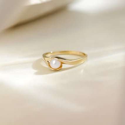 Zlatý zásnubní prsten s perlou Sharvari