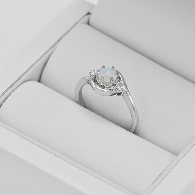 Zlatý zásnubní prsten s diamanty 29708