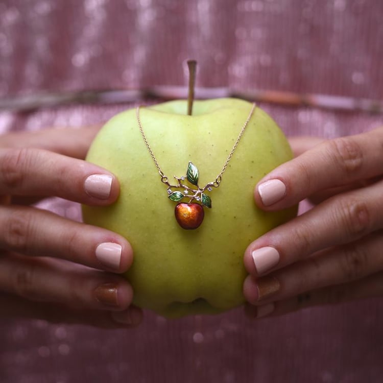 Zlatý diamantový náhrdelník s enamelem a diamanty 46679