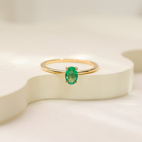 Elegantní zásnubní prsten s oval smaragdem Frost