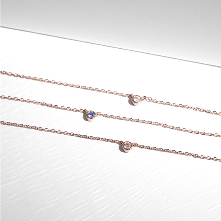 Minimalistický náhrdelník s měsíčním kamenem Glosie 125154