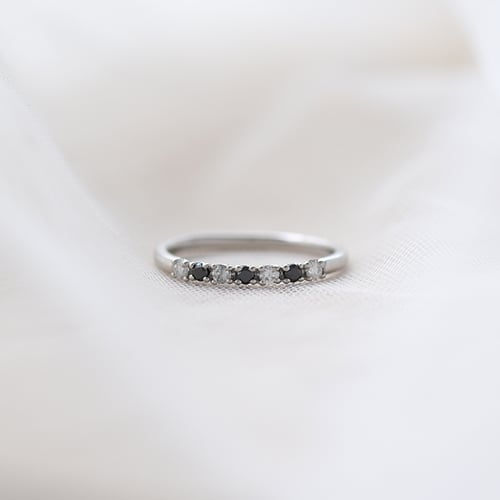 Eternity prsten s černými a bílými diamanty Gianna