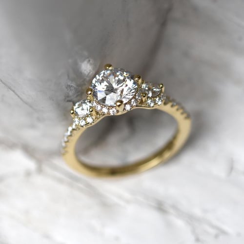 Noblesní zásnubní prsten s lab-grown diamanty Wirk