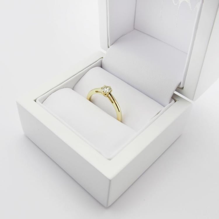 Zásnubní prsten s diamantem 11827