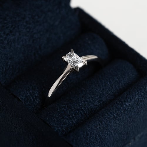 Zásnubní prsten s emerald lab-grown diamantem Bukka