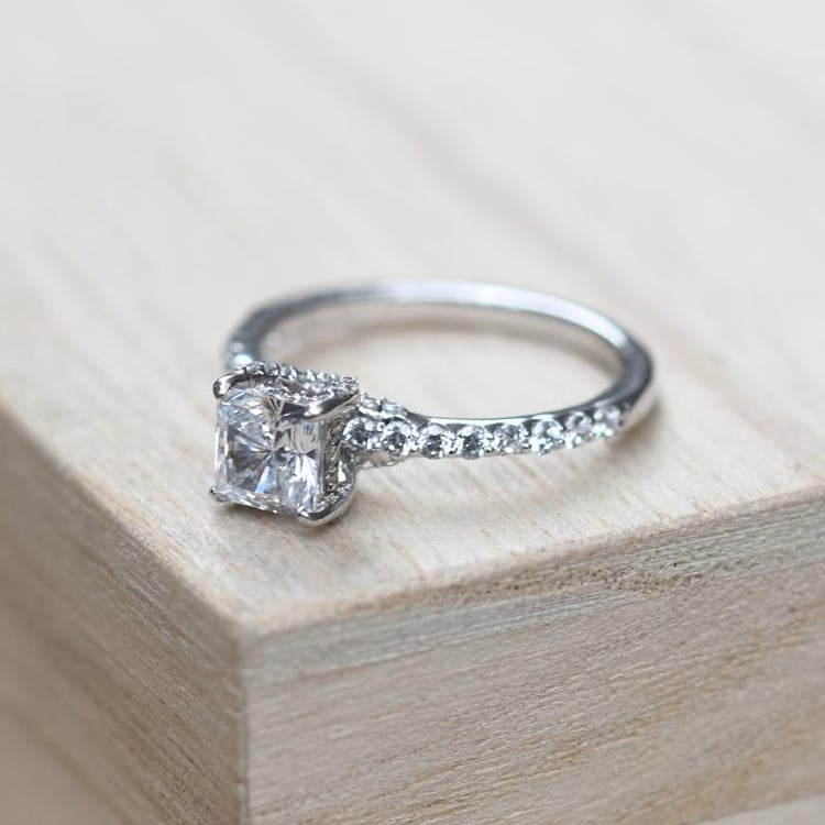 Zlatý prsten s diamantem 49607