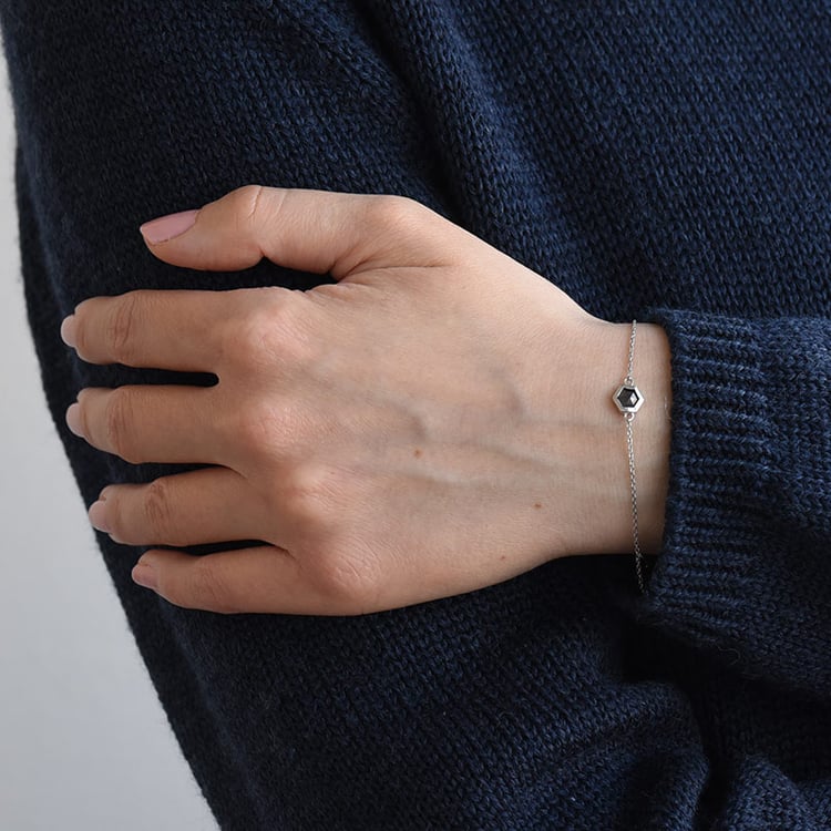 Zlatý náramek s hexagon diamantem 74604